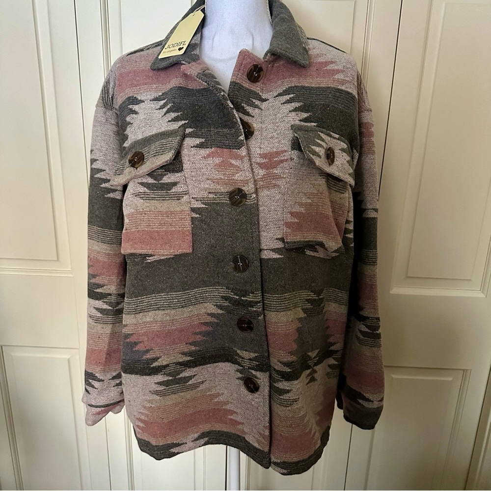 Brand new with tags Aztec Shacket! Super comfy!! 🩷